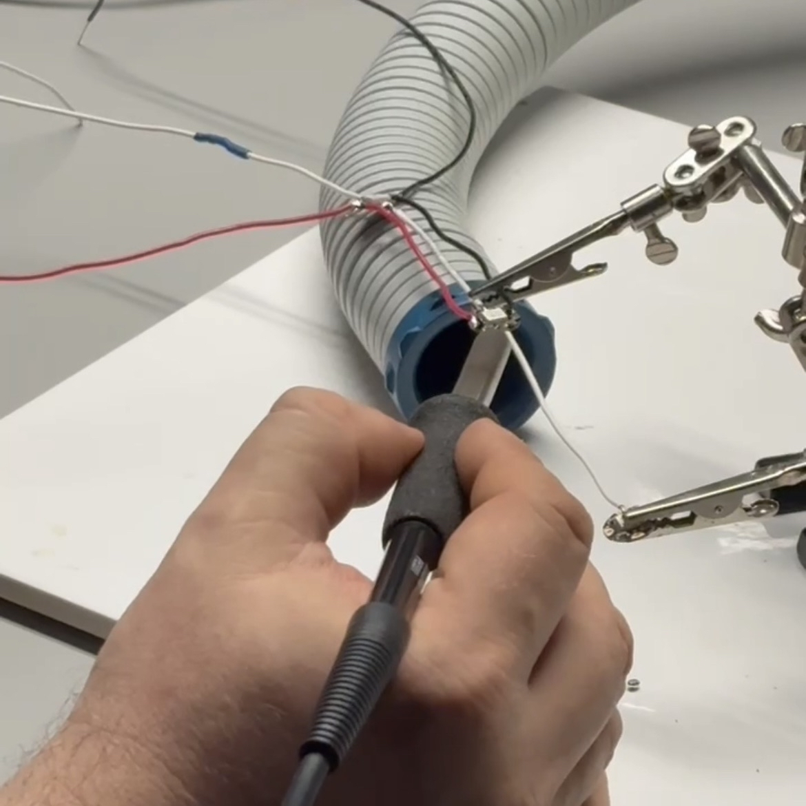 Soldering helping hands and completion.